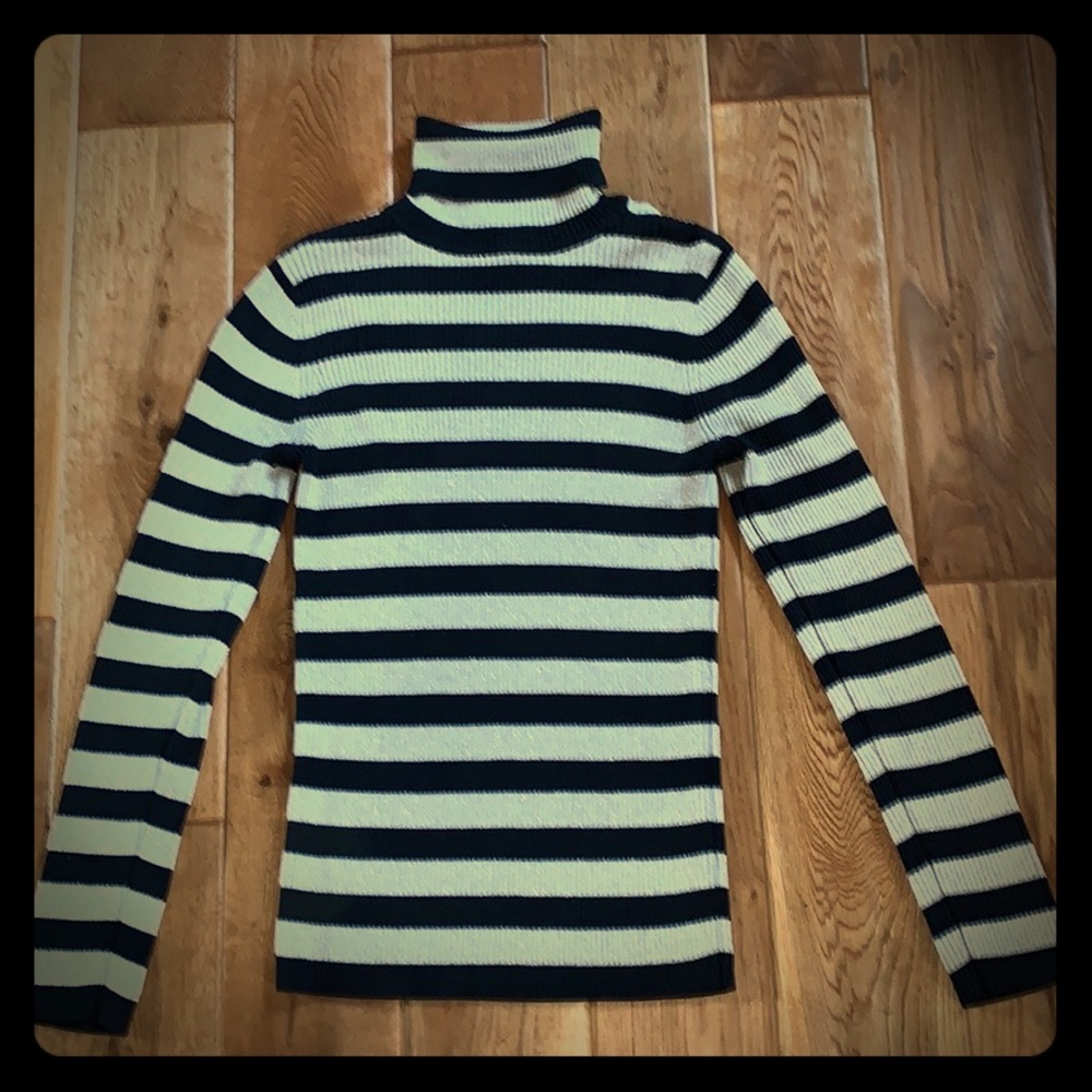 Striped ribbed turtleneck medium